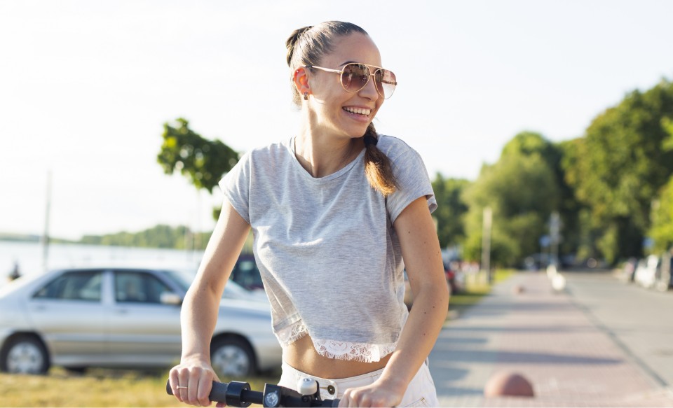 mujer con lentes